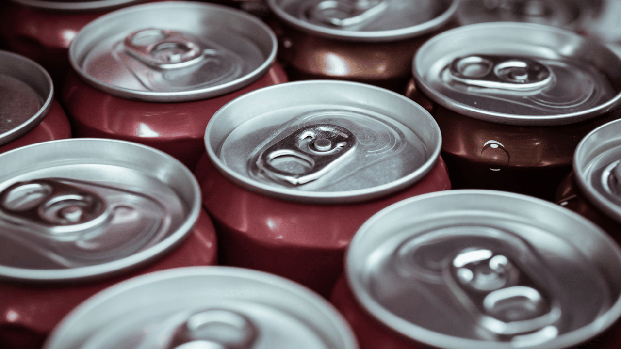 Contoh Pemuaian Zat Cair dalam Kehidupan Sehari-hari 9 7. Minuman Kaleng yang Dipanaskan